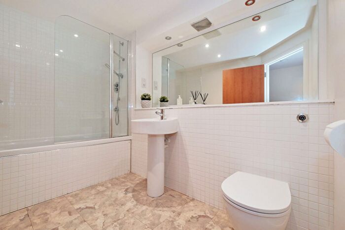 2 Bedroom Flat For Sale In D Anderson Drive, The West End, Aberdeen, AB15