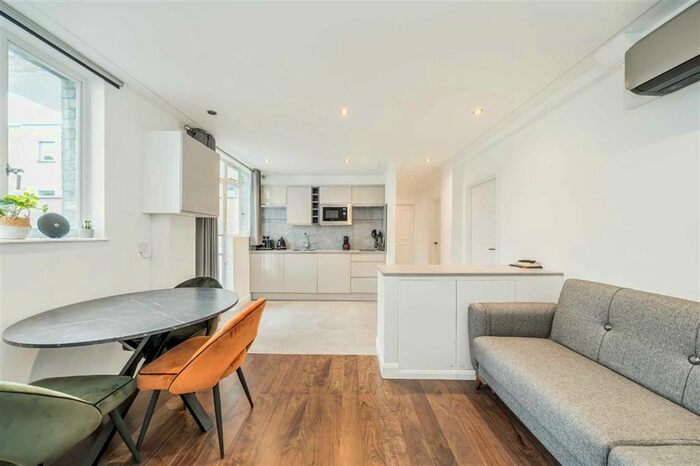 2 Bedroom Flat To Rent In Whitfield Street, London, W1T