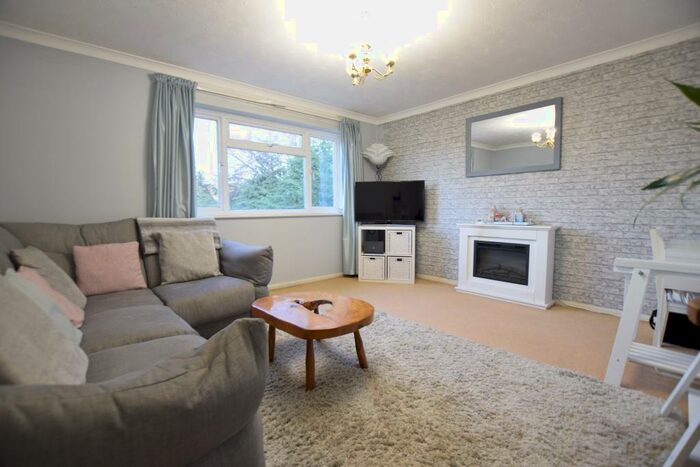 2 Bedroom Maisonette To Rent In Winston Avenue, Branksome, Bournemouth, BH12