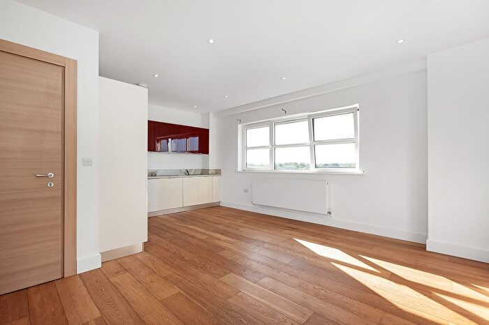 2 Bedroom Flat For Sale In Croydon Road, BR3