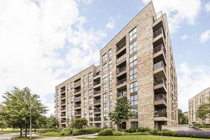 2 Bedroom Flat To Rent In Lakeside Drive, London, NW10