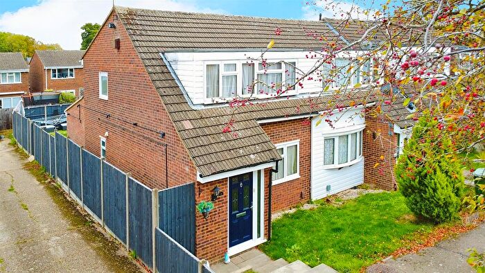 3 Bedroom Semi-Detached House For Sale In Glamis Close, Hemel Hempstead, HP2