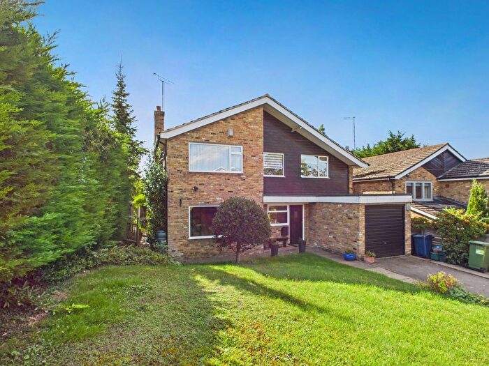 4 Bedroom Detached House For Sale In The Paddock, Chalfont St. Peter, Buckinghamshire, SL9