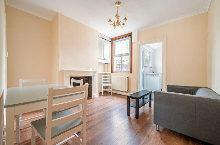 2 Bedroom Terraced House For Sale In Alpine Street, Reading, Berkshire, RG1