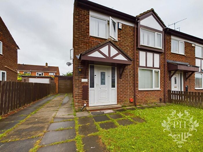 3 Bedroom End Of Terrace House To Rent In Windsor Court, Grangetown, Middlesbrough, TS6