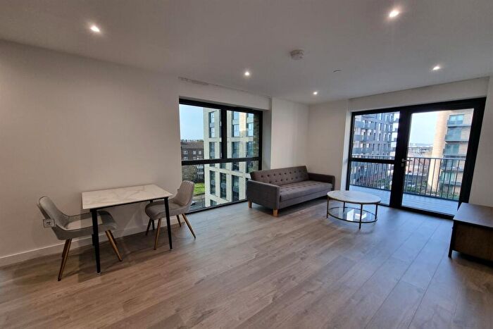 1 Bedroom Apartment To Rent In Woodberry Down, Anax Street, N4