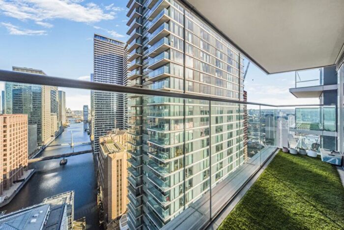 2 Bedroom Flat For Sale In Landmark West, Marsh Wall London, E14