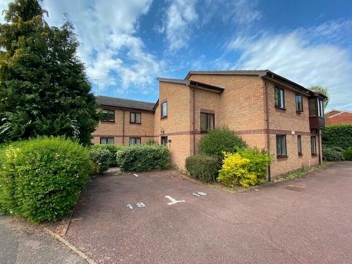2 Bedroom Flat To Rent In Poets Chase, Aylesbury, HP21