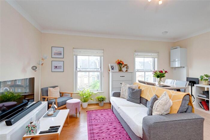 2 Bedroom Flat To Rent In Lichfield Road, Cricklewood, NW2