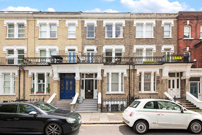 1 Bedroom Flat To Rent In Barton Road, London, W14