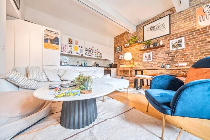 2 Bedroom Flat For Sale In Drapers Road, London, N17