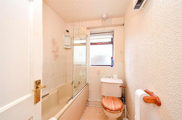 2 Bedroom Bungalow For Sale In Maes Y Glyn, Llanfairfechan, Conwy, LL33