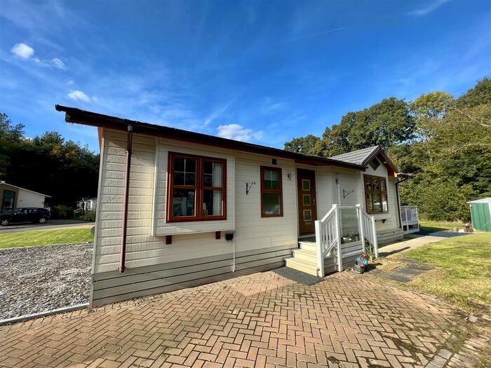 2 Bedroom Mobile/park Home For Sale In Capel Gardens Holiday Park, Ruckinge, Ashford, TN26