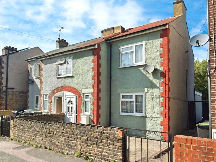 3 Bedroom Semi-Detached House For Sale In Waterdales, Northfleet, Gravesend, Kent, DA11