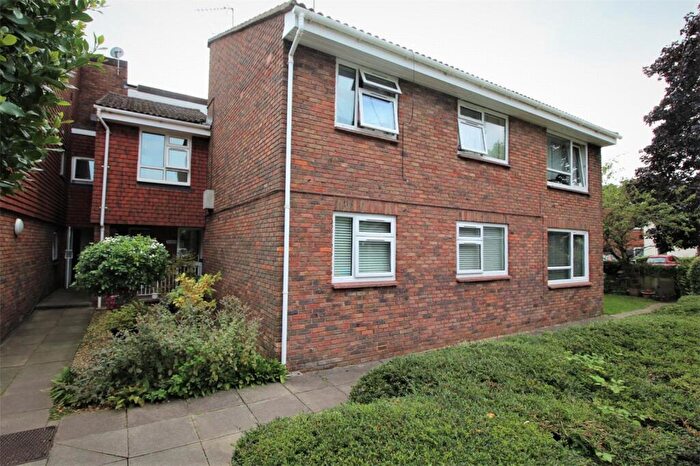 2 Bedroom Flat To Rent In Bankside, Farnham, GU9