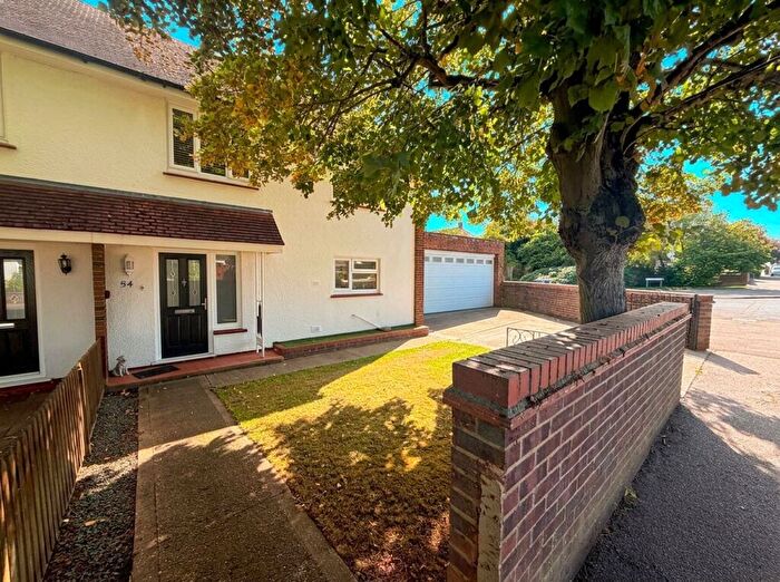 3 Bedroom Semi Detached House For Sale In Gooseberry Hill, Luton, LU3