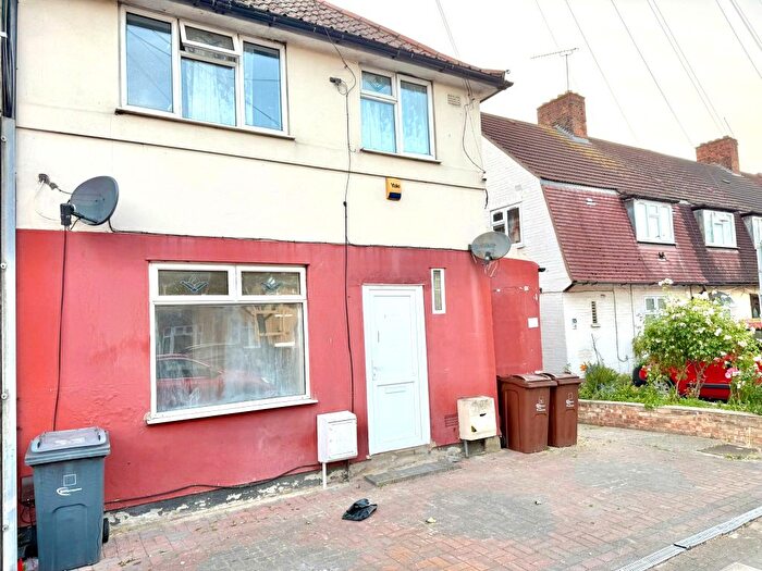 2 Bedroom Flat To Rent In Heathway, Dagenham, RM9