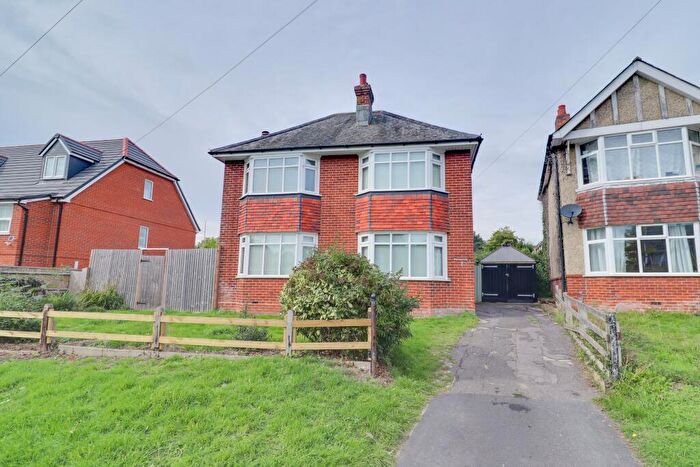 3 Bedroom Detached House For Sale In Weston Lane, Woolston, SO19