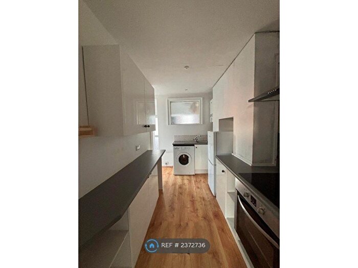 1 Bedroom Flat To Rent In Corporation Road, Plymouth, PL2