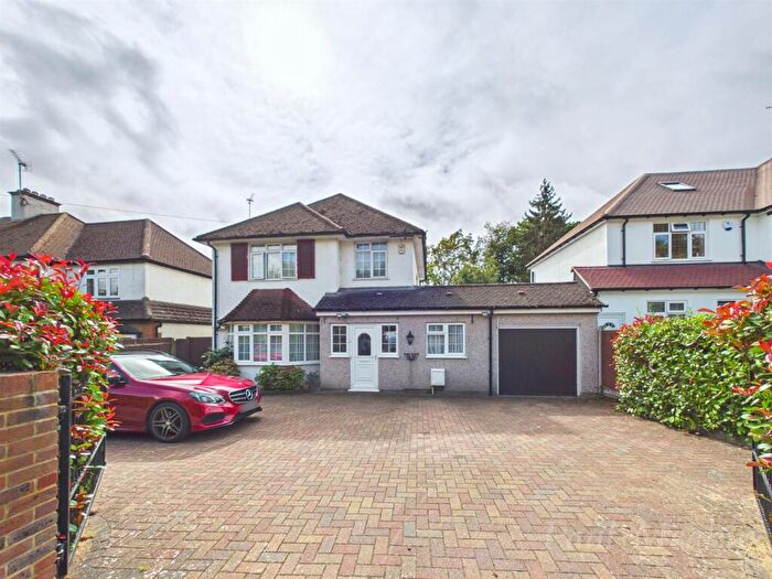 4 Bedroom Detached House For Sale In Gravel Hill, Croydon, CR0