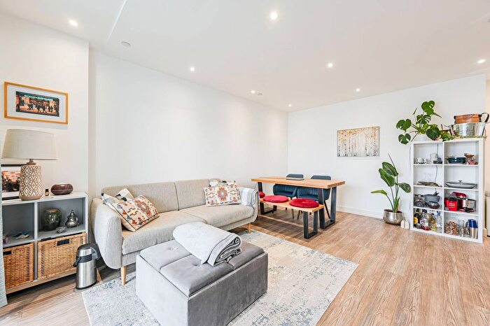 2 Bedroom Flat For Sale In Telegraph Avenue, Greenwich, Greenwich, London, SE10