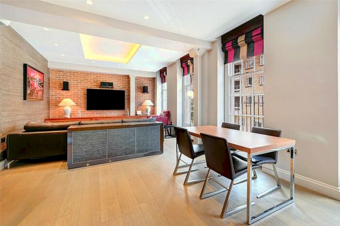 2 Bedroom Flat To Rent In Fitzroy Street, London, W1T