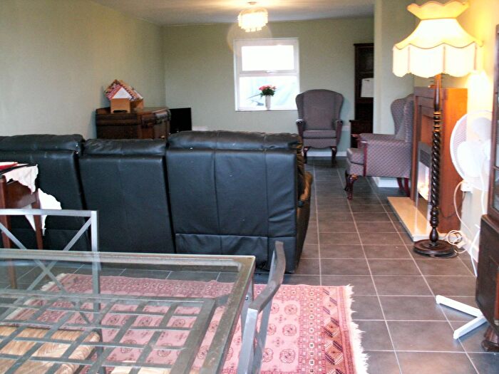 3 Bedroom Detached Bungalow For Sale In Cynheidre, Llanelli, SA15