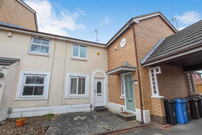 2 Bedroom End Of Terrace House For Sale In Darnholm Court, Howdale Road, Hull, HU8
