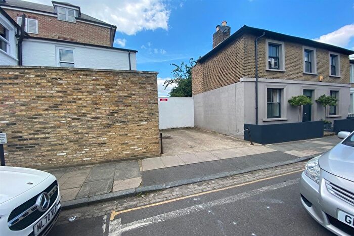2 Bedroom Flat To Rent In Park Road, London, N8