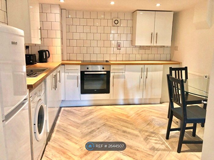 2 Bedroom Flat To Rent In Etta Street, London, SE8