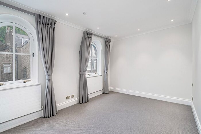 3 Bedroom Flat To Rent In Ormond Yard, St. James's, London, SW1Y