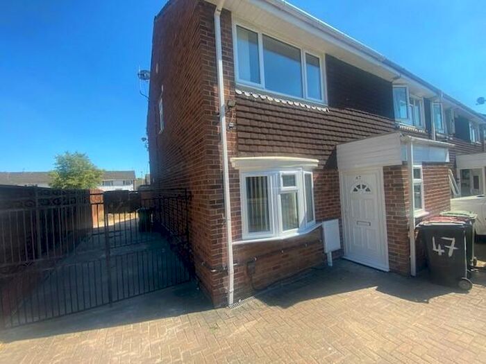 3 Bedroom End Of Terrace House To Rent In Severn Crescent, Slough, SL3