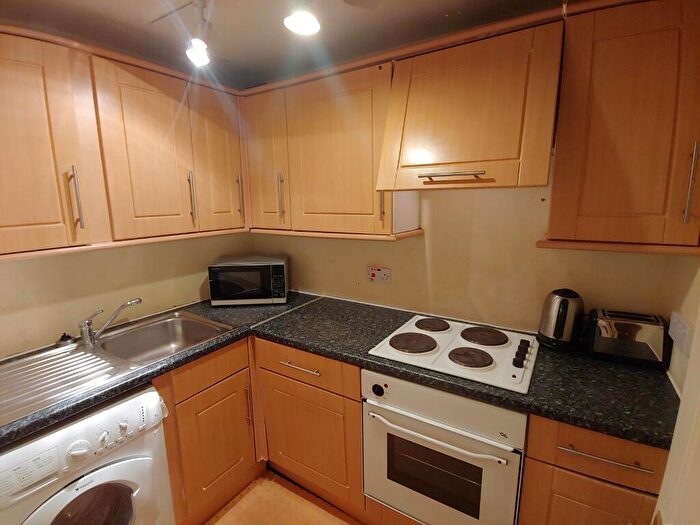 3 Bedroom Flat To Rent In Caledonian Place, Edinburgh, EH11
