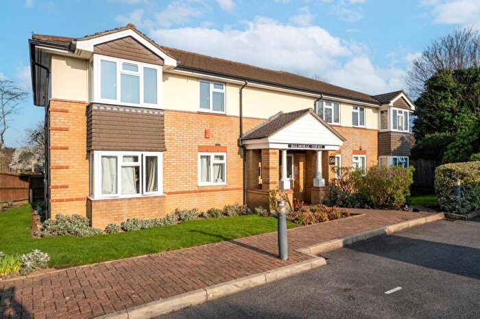 2 Bedroom Apartment For Sale In Balmoral Road, Worcester Park, KT4