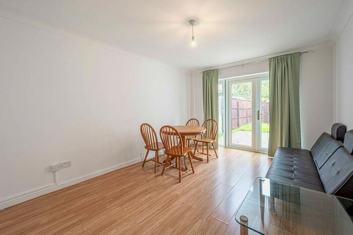 3 Bedroom Terraced House To Rent In Swan Drive, Edgware, London, NW9