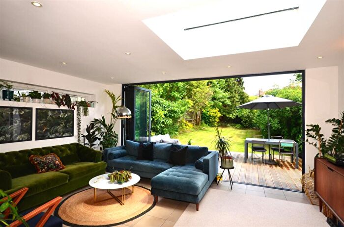 2 Bedroom Flat To Rent In Muswell Hill Road, N10