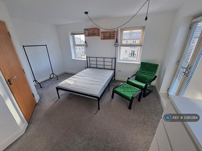 2 Bedroom Semi-Detached House To Rent In Holts Crest Way, Leeds, LS12