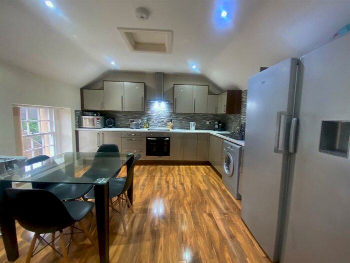 6 Bedroom Private Hall To Rent In Aalborg Place, Lancaster, LA1