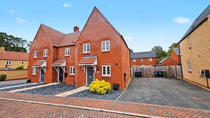 3 Bedroom End Of Terrace House For Sale In Hamilton Drive, Towcester, NN12