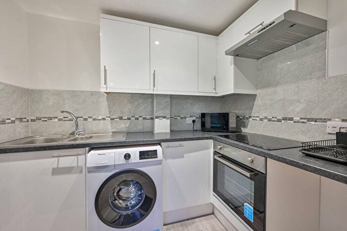 1 Bedroom Flat To Rent In Merton Road, South Wimbledon, London, SW19