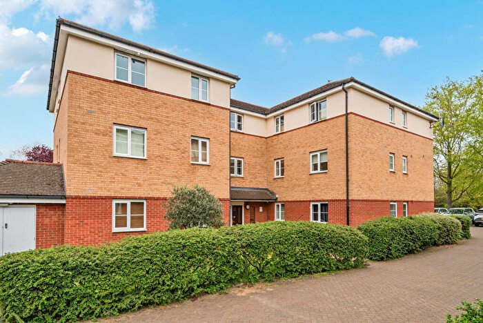 2 Bedroom Flat For Sale In Sherriff Close, Esher, KT10
