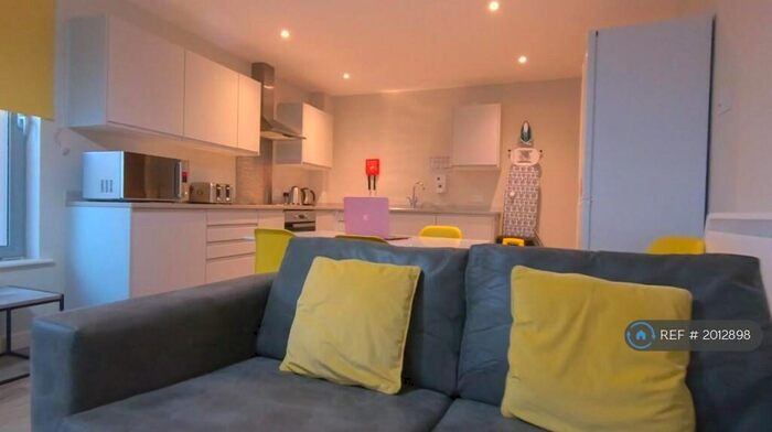 6 Bedroom Flat To Rent In Church Street, Ormskirk, L39