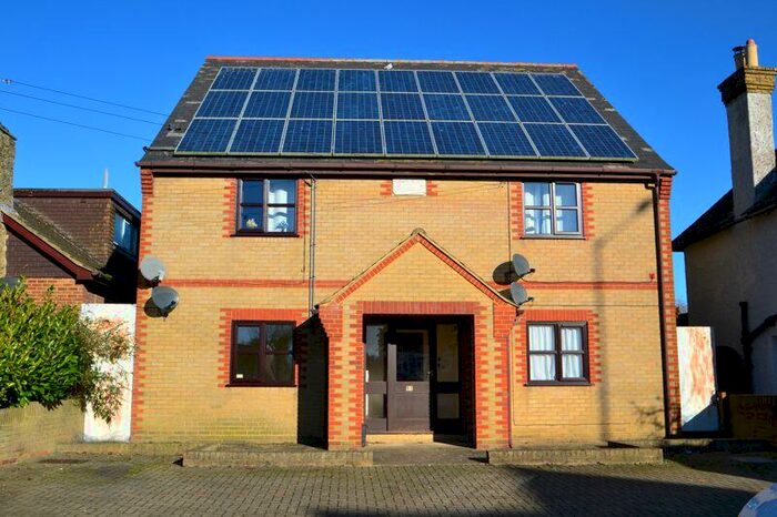 Detached House To Rent In High Street, Sittingbourne, ME9