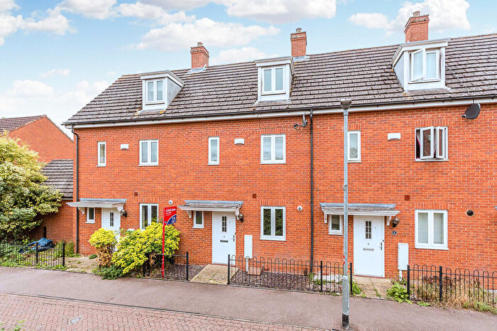 3 Bedroom Terraced House For Sale In Charlottes Row, Rushden, NN10