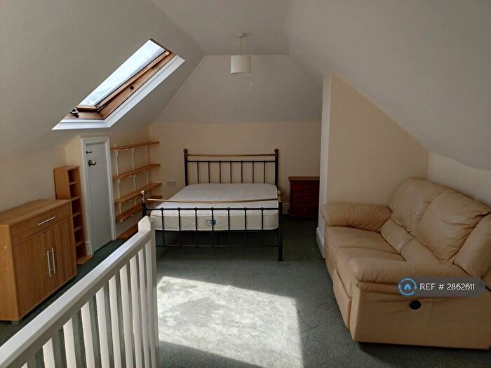 Studio To Rent In East St, Salisbury, SP2