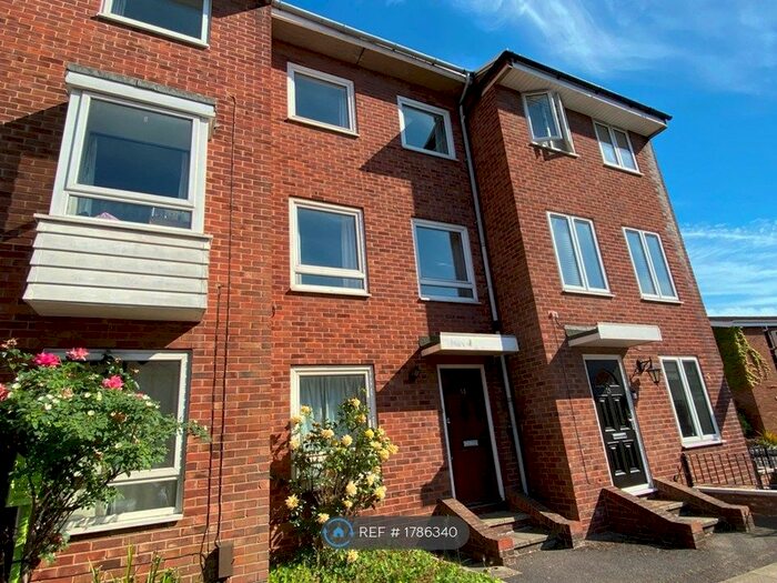 4 Bedroom Terraced House To Rent In Warblington Street, Portsmouth, PO1