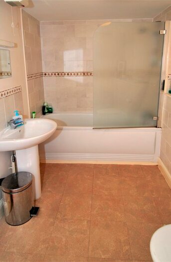 1 Bedroom Flat To Rent In Turners Hill Road, Pound Hill, Crawley, RH10