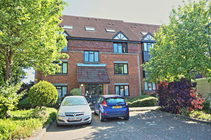 Flat To Rent In Oriental Road, Woking, GU22
