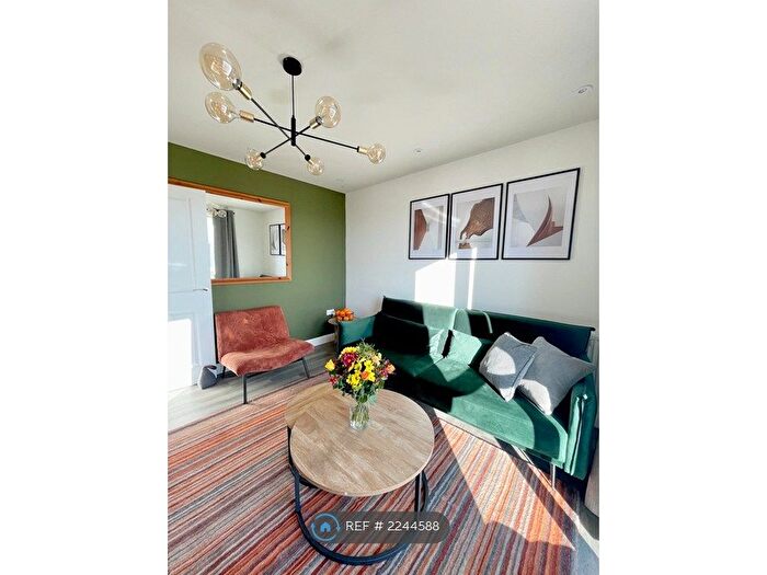 2 Bedroom Flat To Rent In Lawrence Weaver Road, Cambridge, CB3