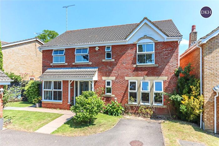 4 Bedroom Detached House To Rent In Wellington Close, Watford, Hertfordshire, WD19